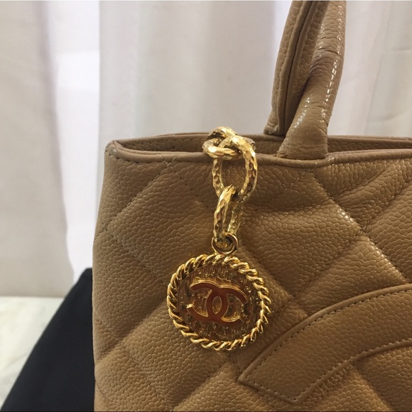 🆕 Chanel CC Medallion Caviar Tote Handbag 👜 - Picture 5 of 8